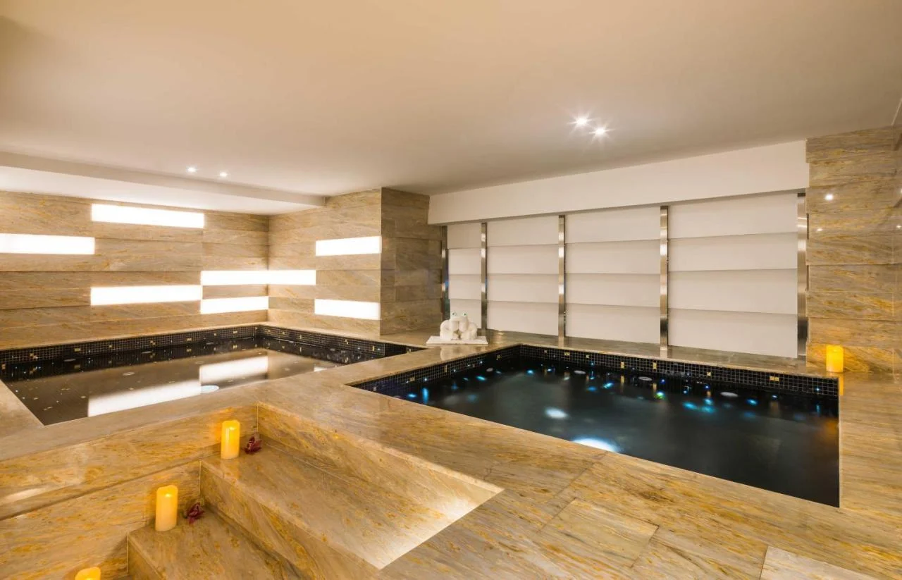 Narcissus Al Hamra Hotel